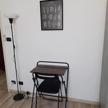 Apartment Ampio Monolocale Comodo A Trasporti E Servizi